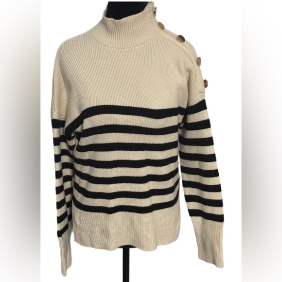 NWOT-Women’s‎ sweater size XS - Picture 2 of 4